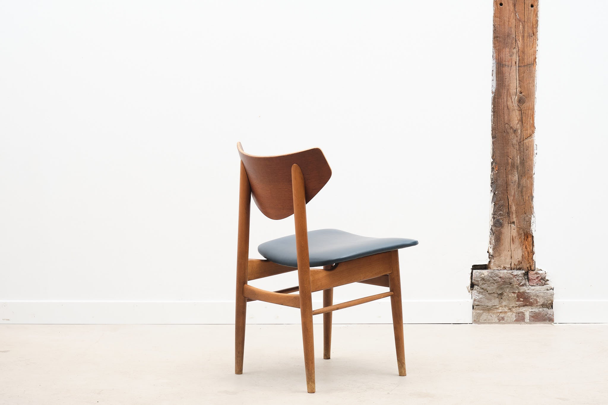 Chaise scandinave colorée