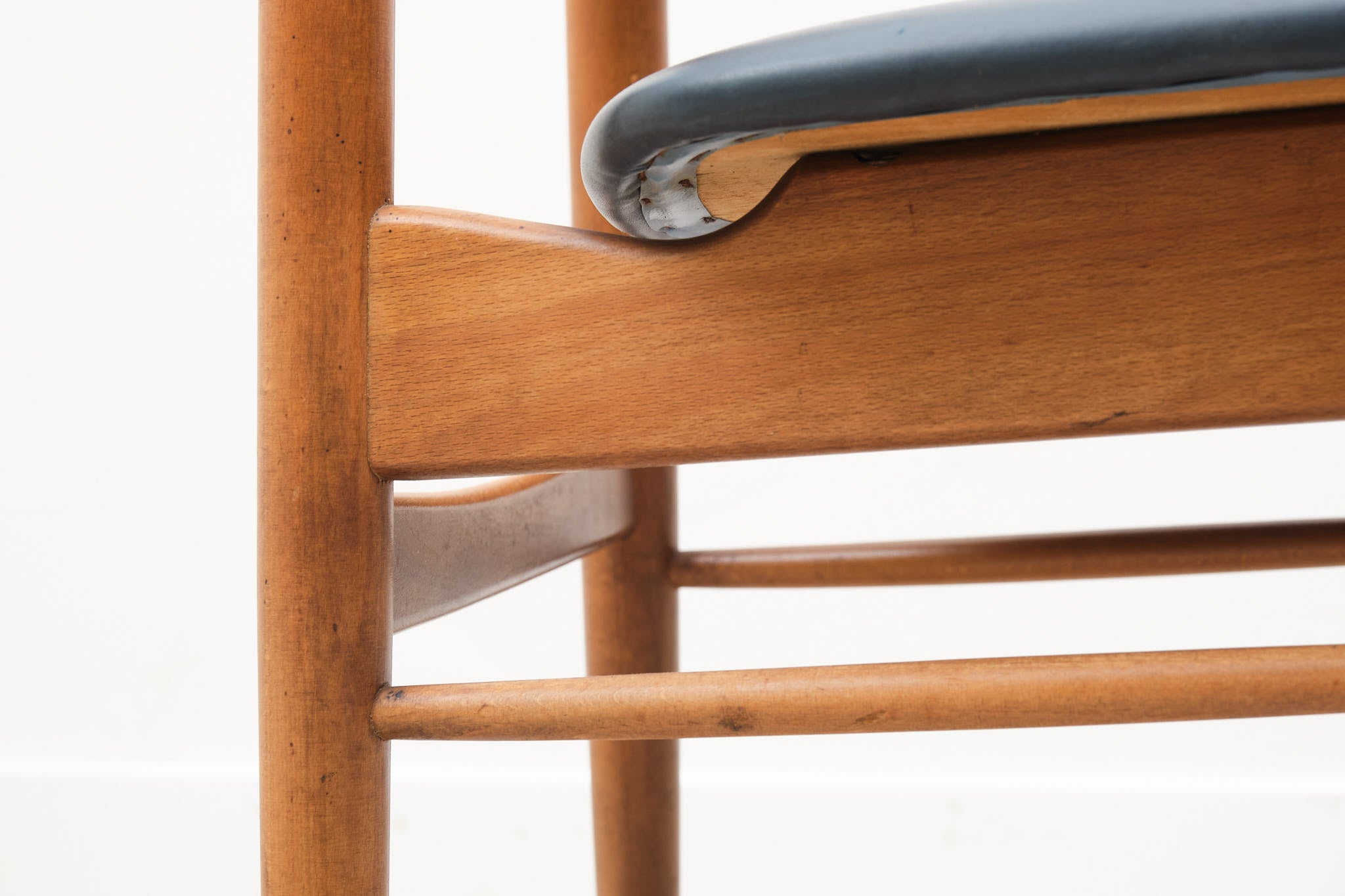 Chaise scandinave colorée