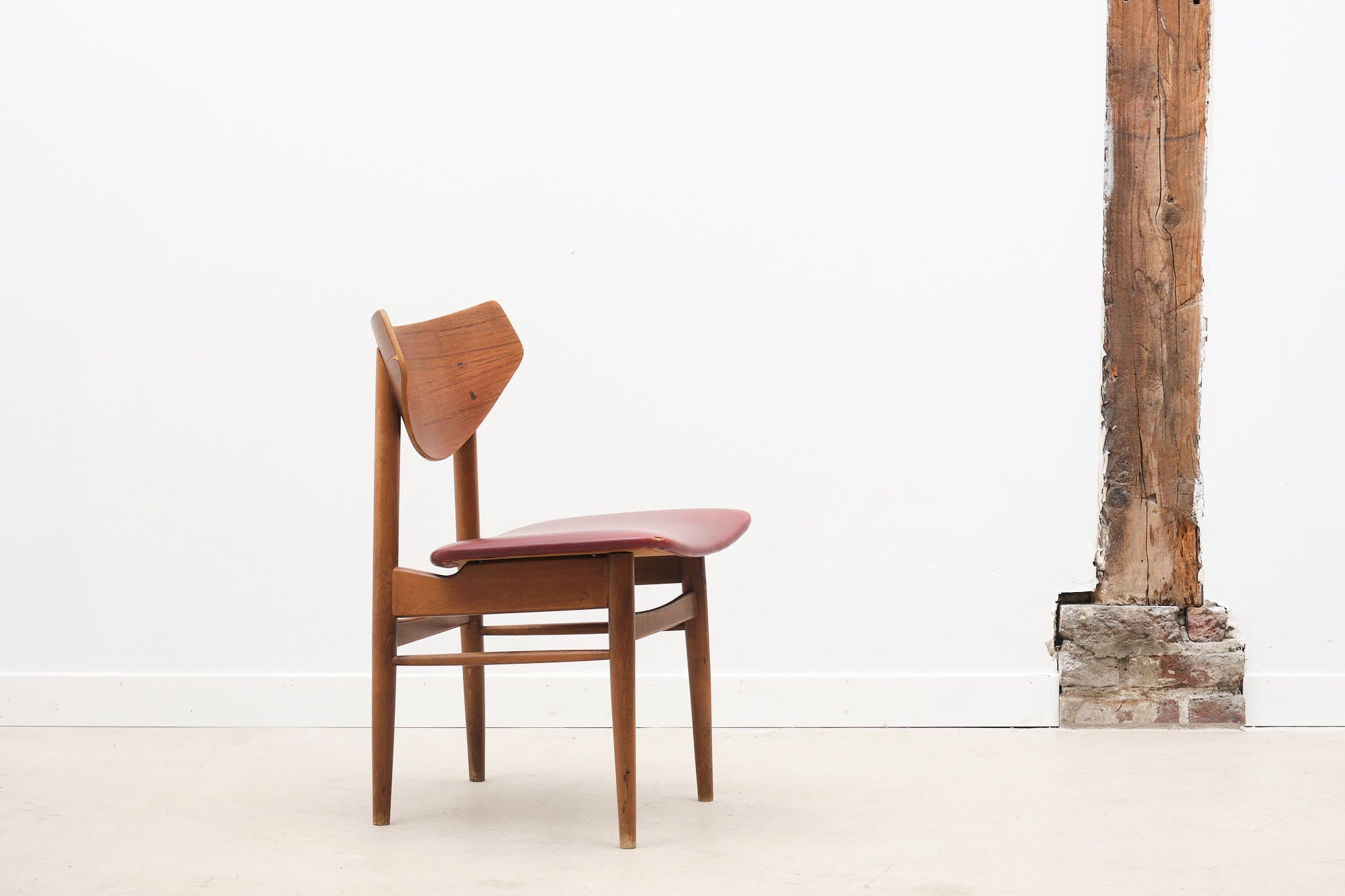 Chaise scandinave colorée