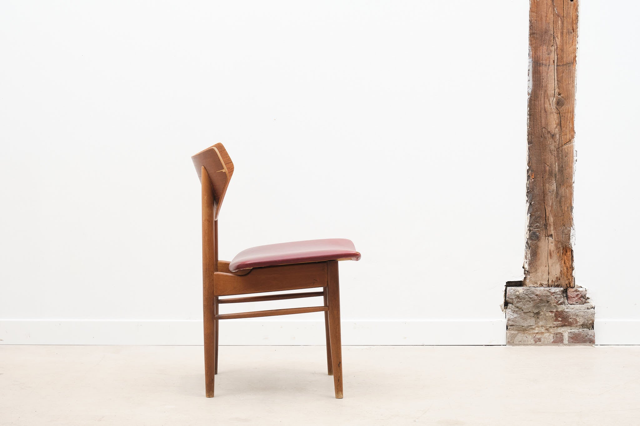 Chaise scandinave colorée