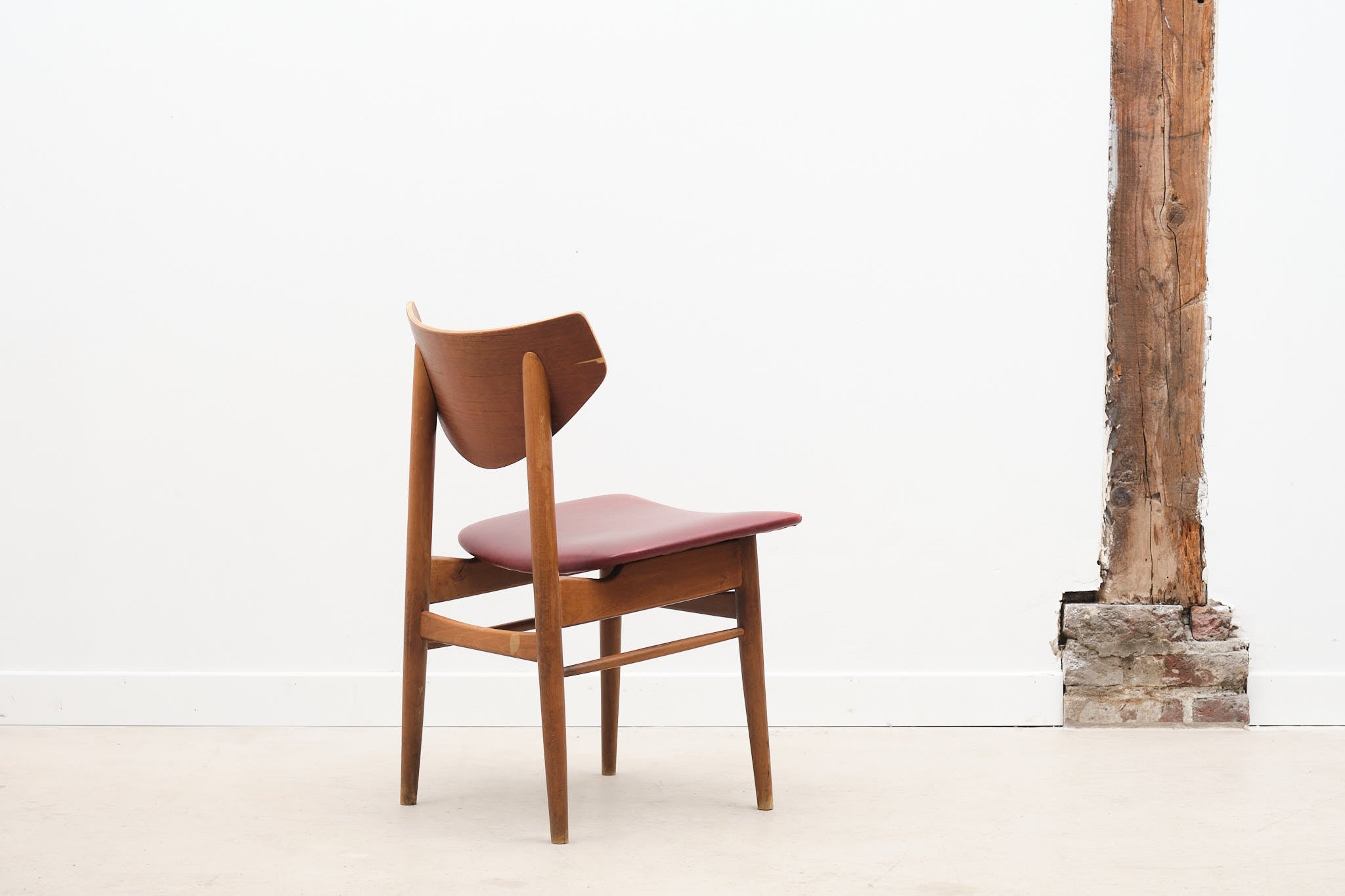 Chaise scandinave colorée