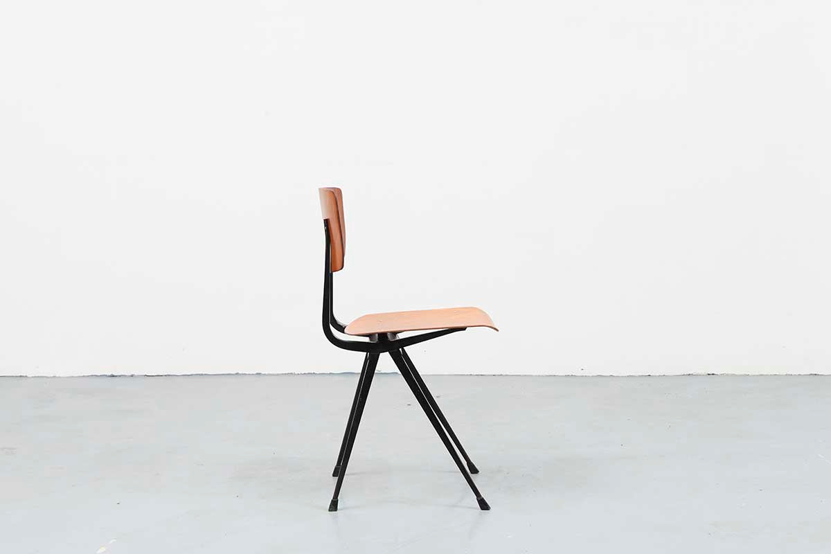 Chaise Friso Kramer Result Pagholz Chene/Noir - Cartel de Belleville mobilier vintage paris