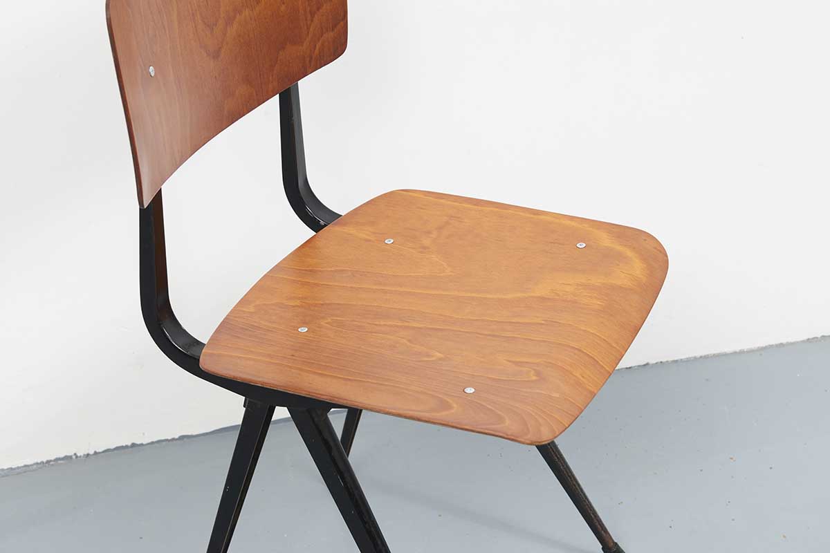 Chaise Friso Kramer Result Pagholz Chene/Noir - Cartel de Belleville mobilier vintage paris