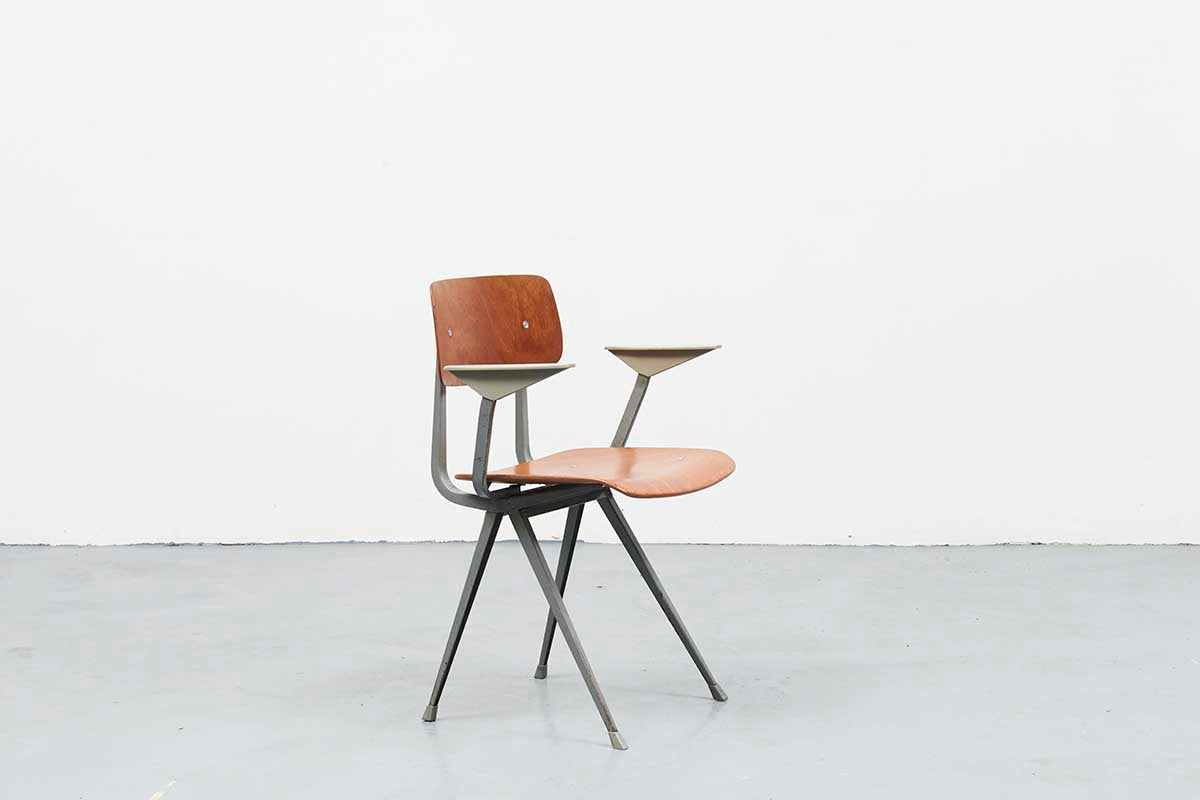 Chaise Friso Kramer Result accoudoirs Chêne / Gris anthracite - Cartel de Belleville mobilier vintage paris