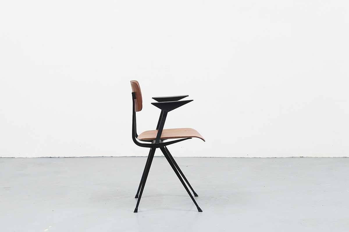 Chaise Friso Kramer Result accoudoirs Chêne/Noir - Cartel de Belleville mobilier vintage paris