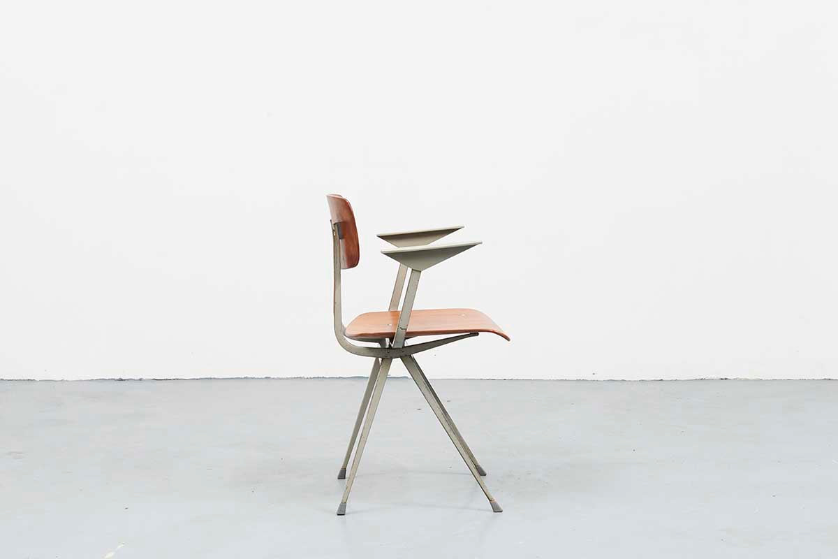 Chaise Friso Kramer Result accoudoirs Chêne / Gris Clair - Cartel de Belleville mobilier vintage paris