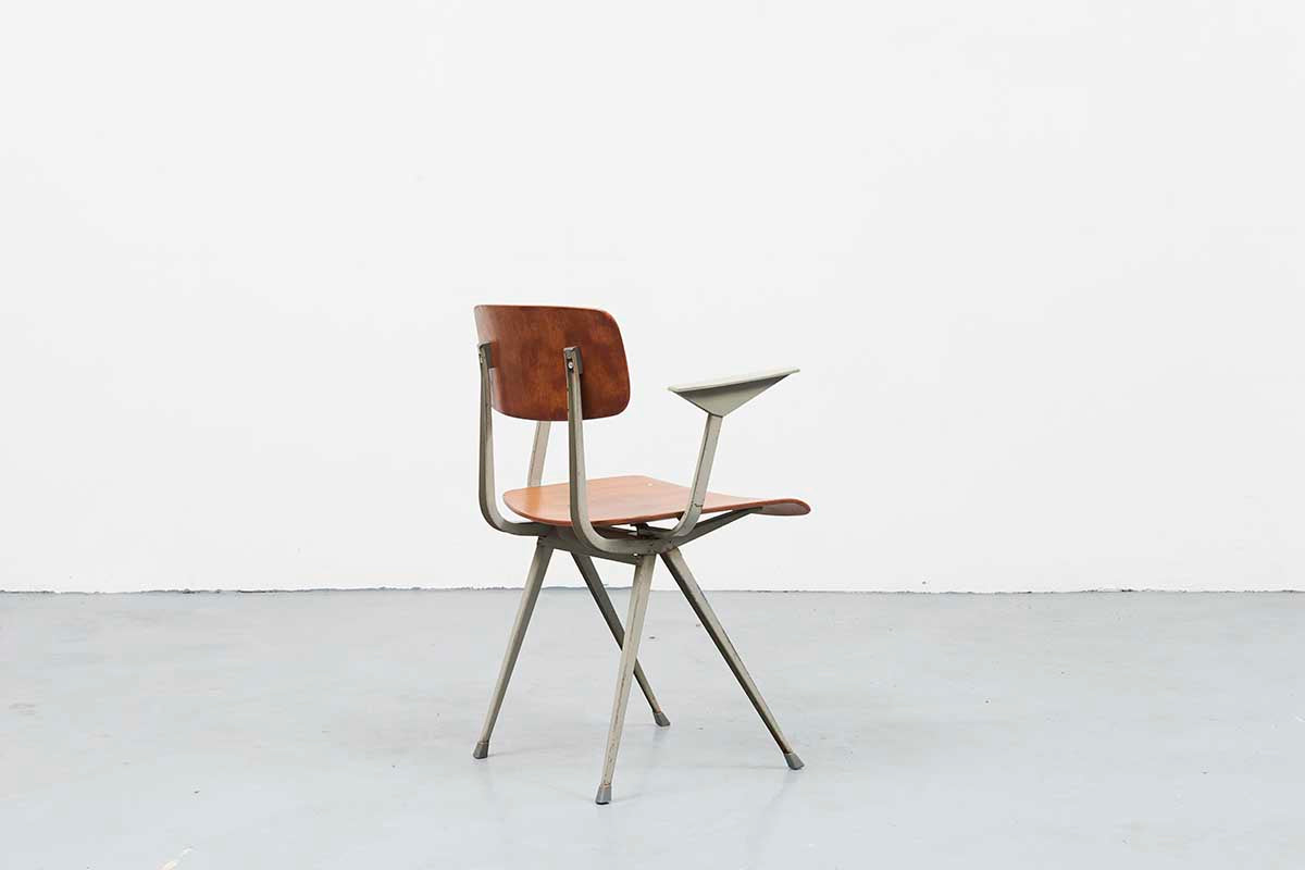 Chaise Friso Kramer Result accoudoirs Chêne / Gris Clair - Cartel de Belleville mobilier vintage paris