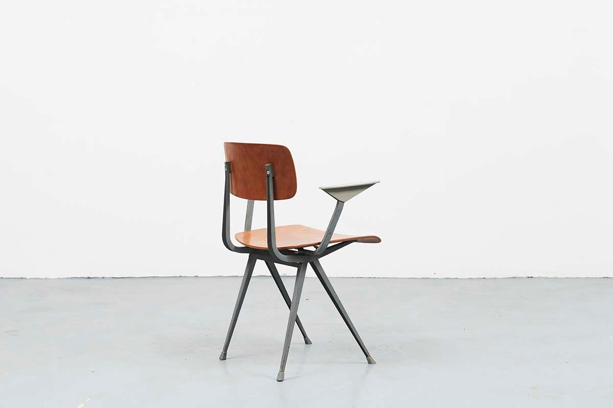 Chaise Friso Kramer Result accoudoirs Chêne / Gris anthracite - Cartel de Belleville mobilier vintage paris