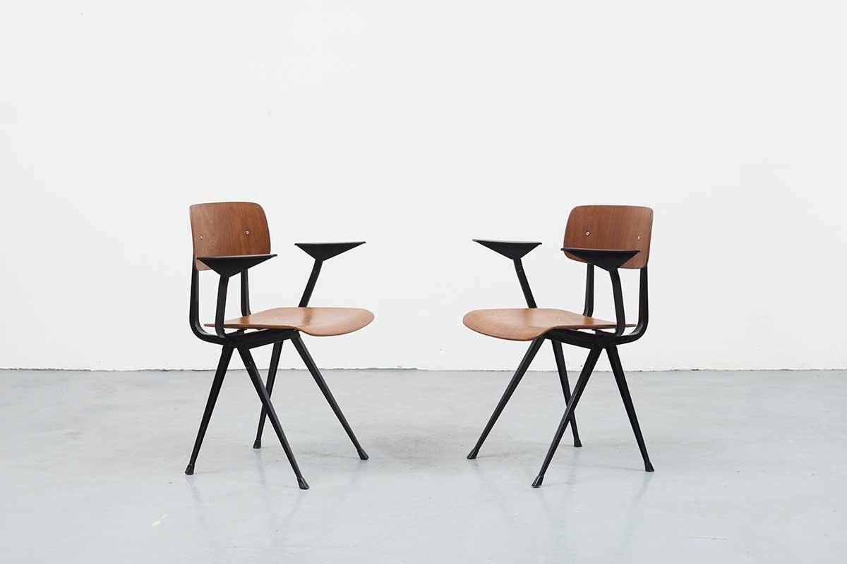 Chaise Friso Kramer Result accoudoirs Chêne/Noir - Cartel de Belleville mobilier vintage paris