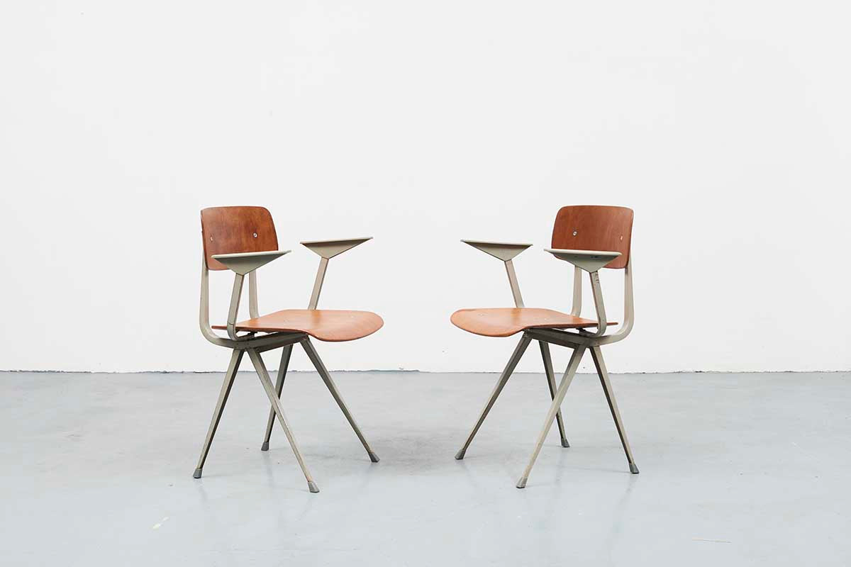 Chaise Friso Kramer Result accoudoirs Chêne / Gris Clair - Cartel de Belleville mobilier vintage paris