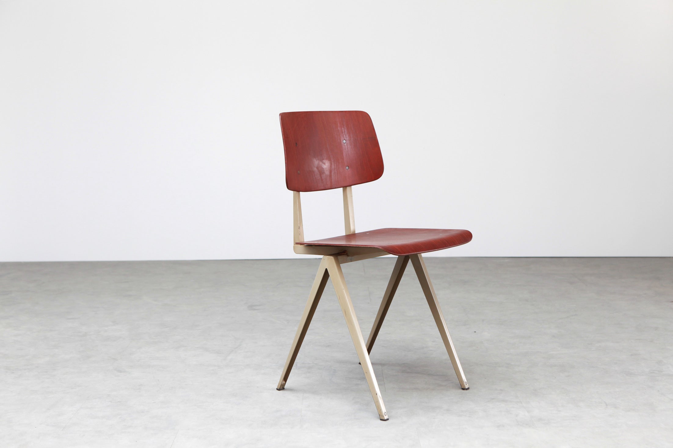 Chaise Galvanitas S16 Acajou / Beige - Cartel de Belleville mobilier vintage paris