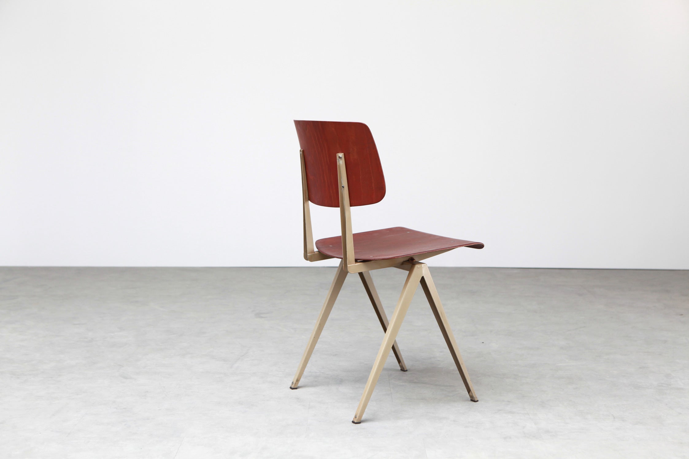 Chaise Galvanitas S16 Acajou / Beige - Cartel de Belleville mobilier vintage paris