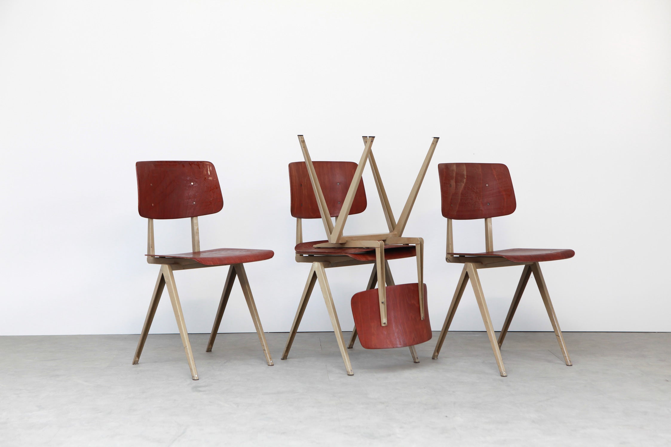 Chaise Galvanitas S16 Acajou / Beige - Cartel de Belleville mobilier vintage paris