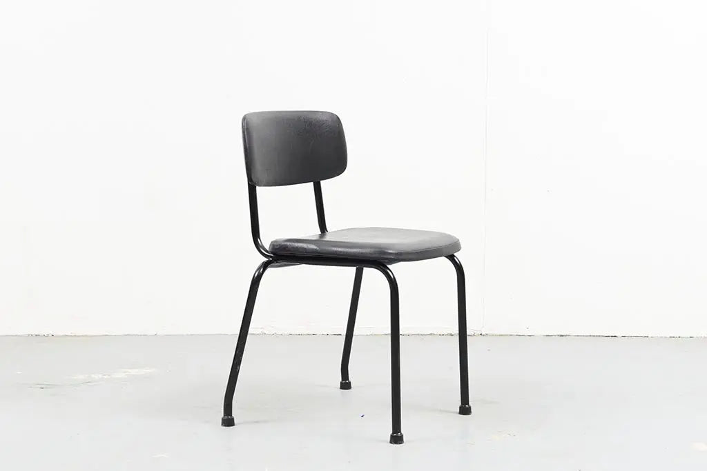 Chaises Ahrend skai noir Cartel de Belleville