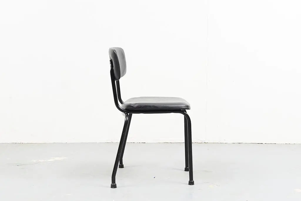 Chaises Ahrend skai noir Cartel de Belleville