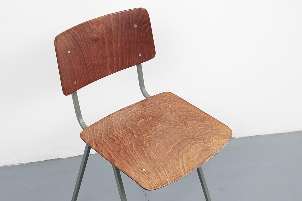 Chaise Eromes F6 chêne et gris clair Cartel de Belleville