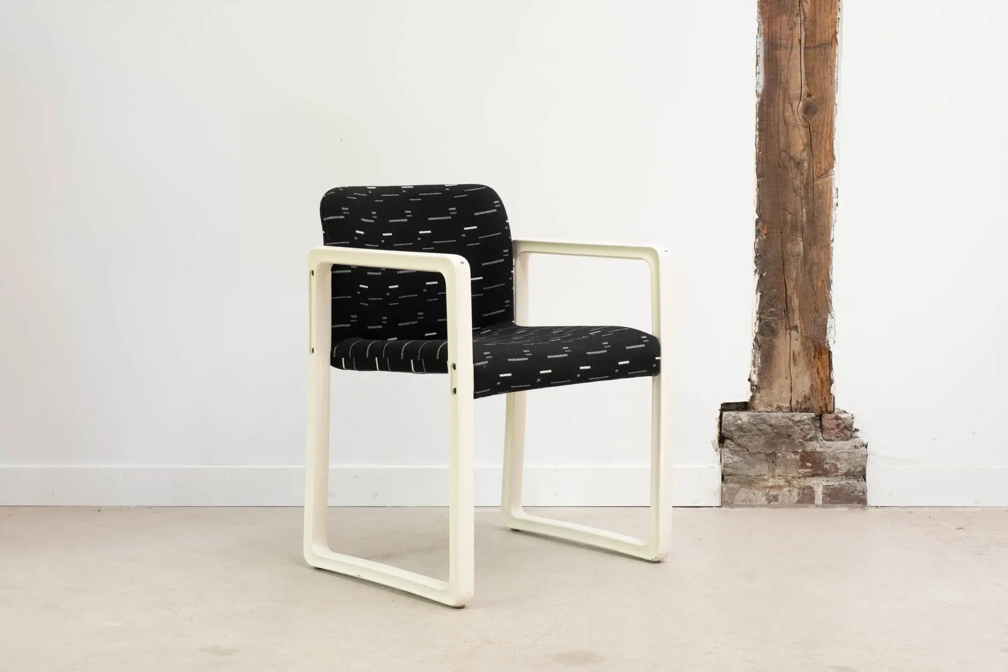 Fauteuil Kembo Upsilon à motifs Cartel de Belleville