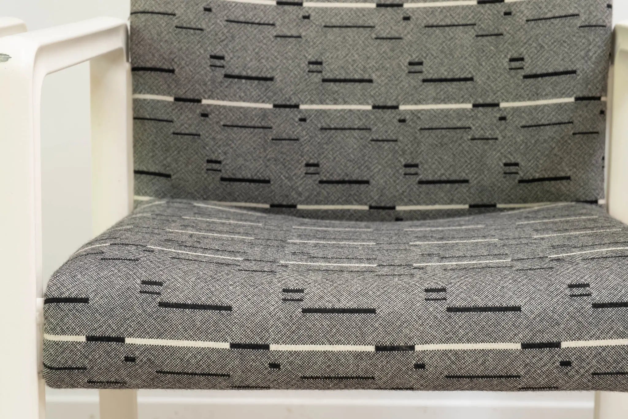 Fauteuil Kembo Upsilon à motifs Cartel de Belleville