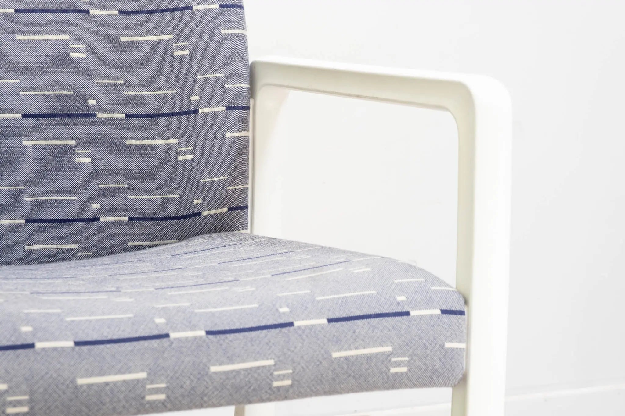 Fauteuil Kembo Upsilon à motifs Cartel de Belleville