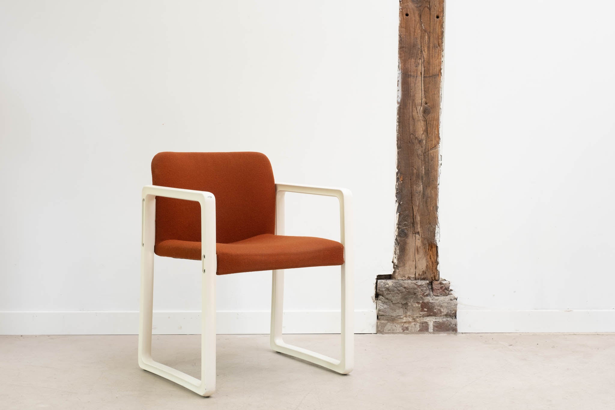 Fauteuil Kembo Upsilon orange et blanc