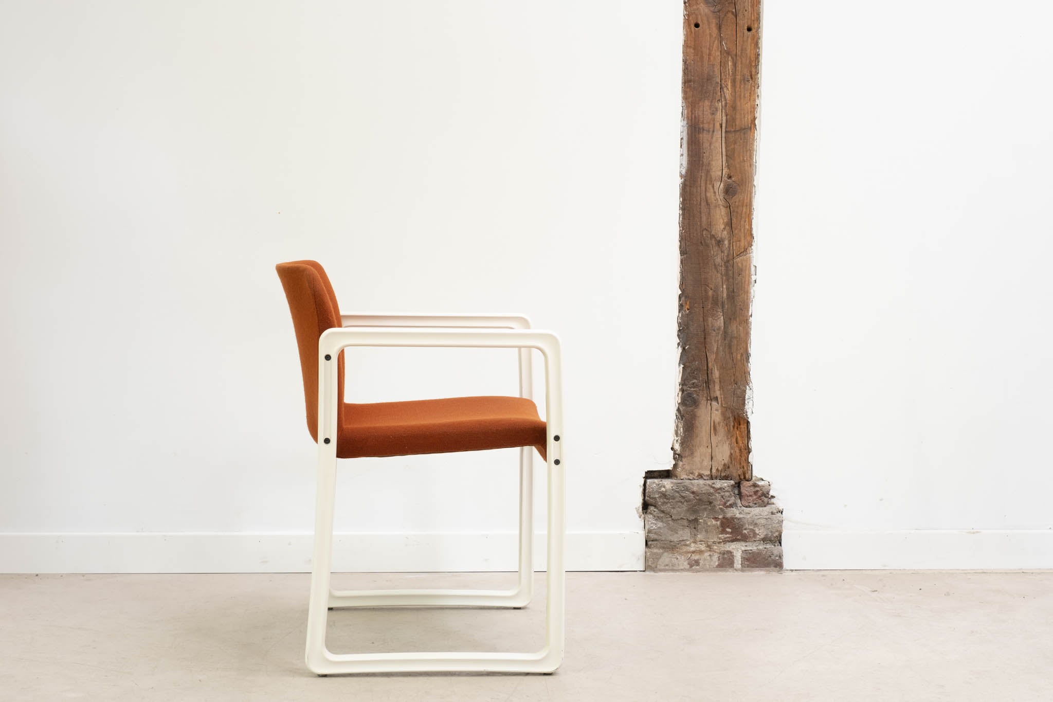 Fauteuil Kembo Upsilon orange et blanc