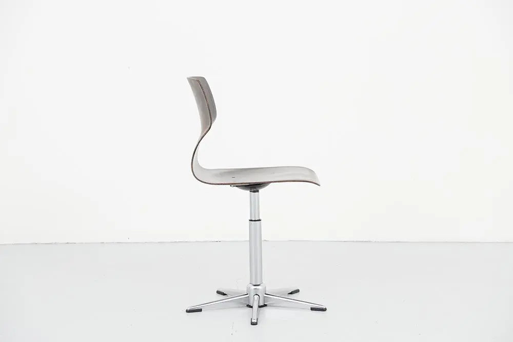 Chaise atelier ajustable Flötotto ébène et chrome Cartel de Belleville