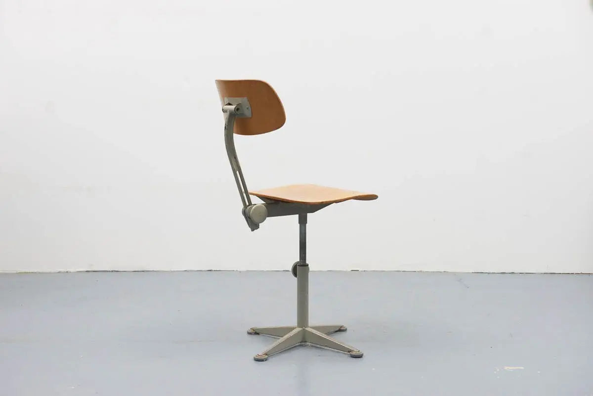 Chaise d'atelier Friso Kramer - Cartel de Belleville mobilier vintage paris