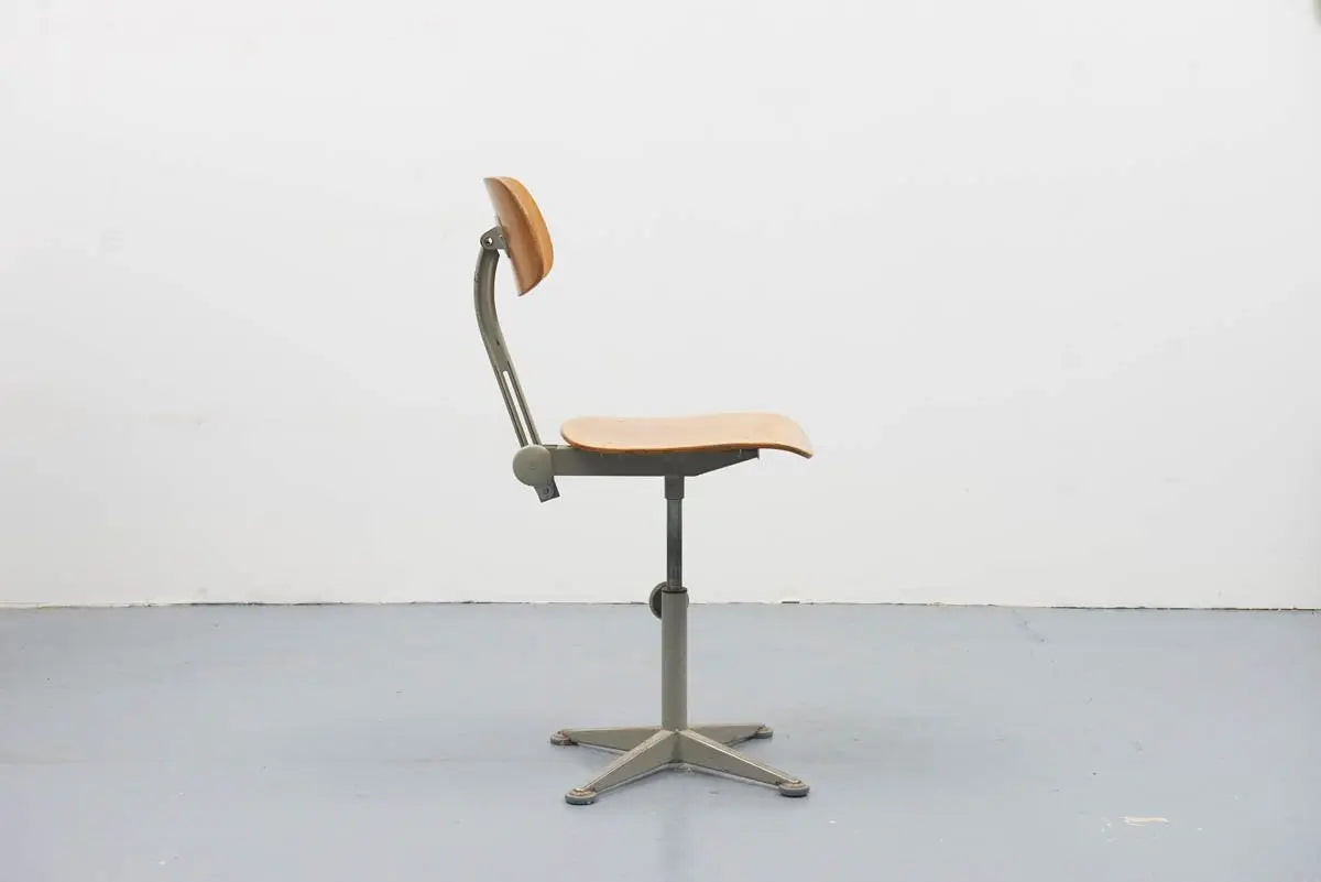 Chaise d'atelier Friso Kramer - Cartel de Belleville mobilier vintage paris