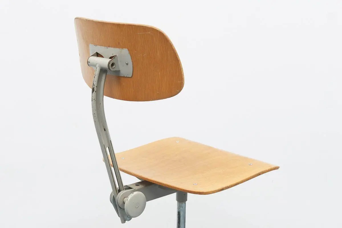 Chaise d'atelier Friso Kramer - Cartel de Belleville mobilier vintage paris