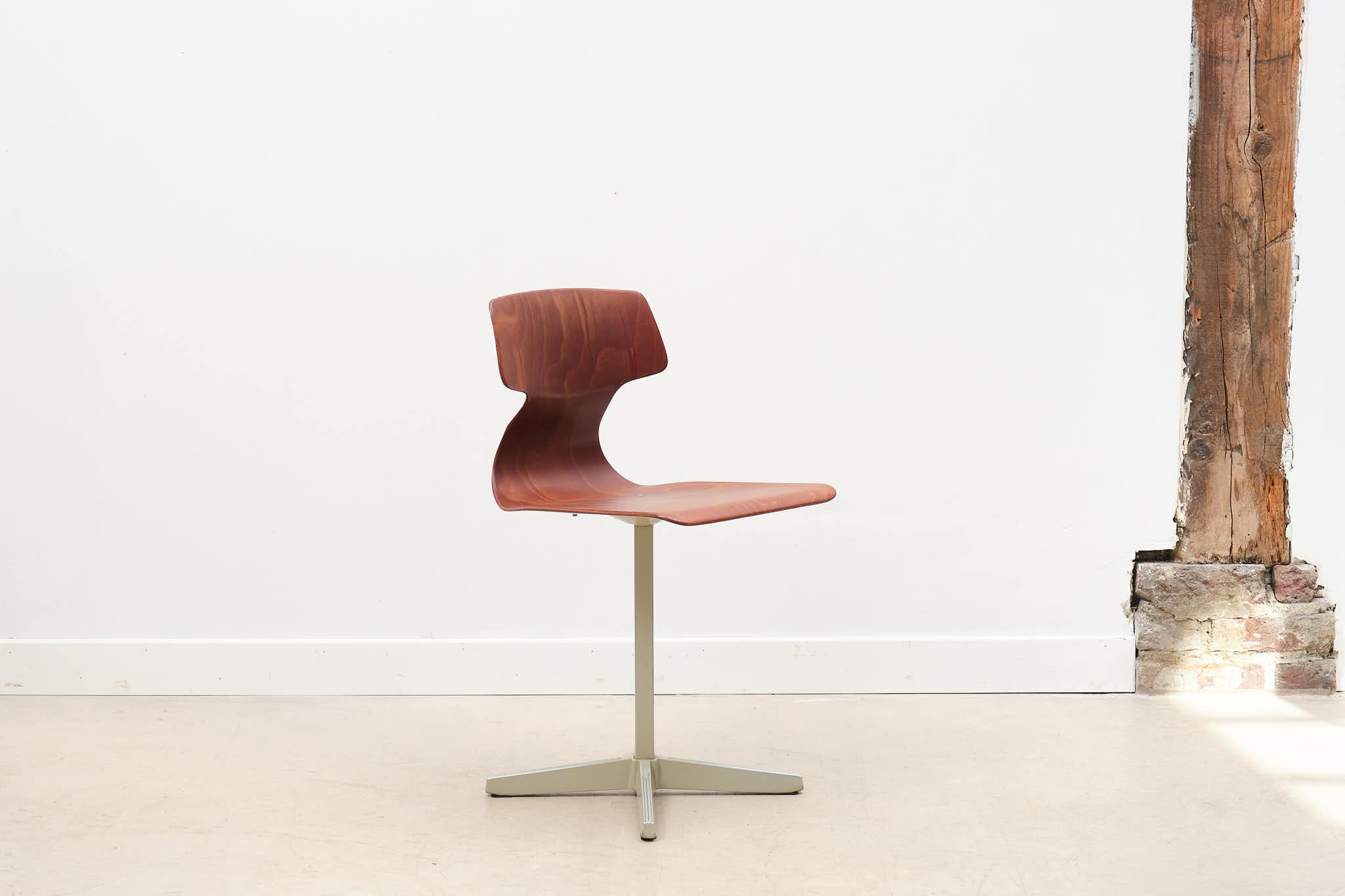 Chaise Galvanitas étoile acajou / beige