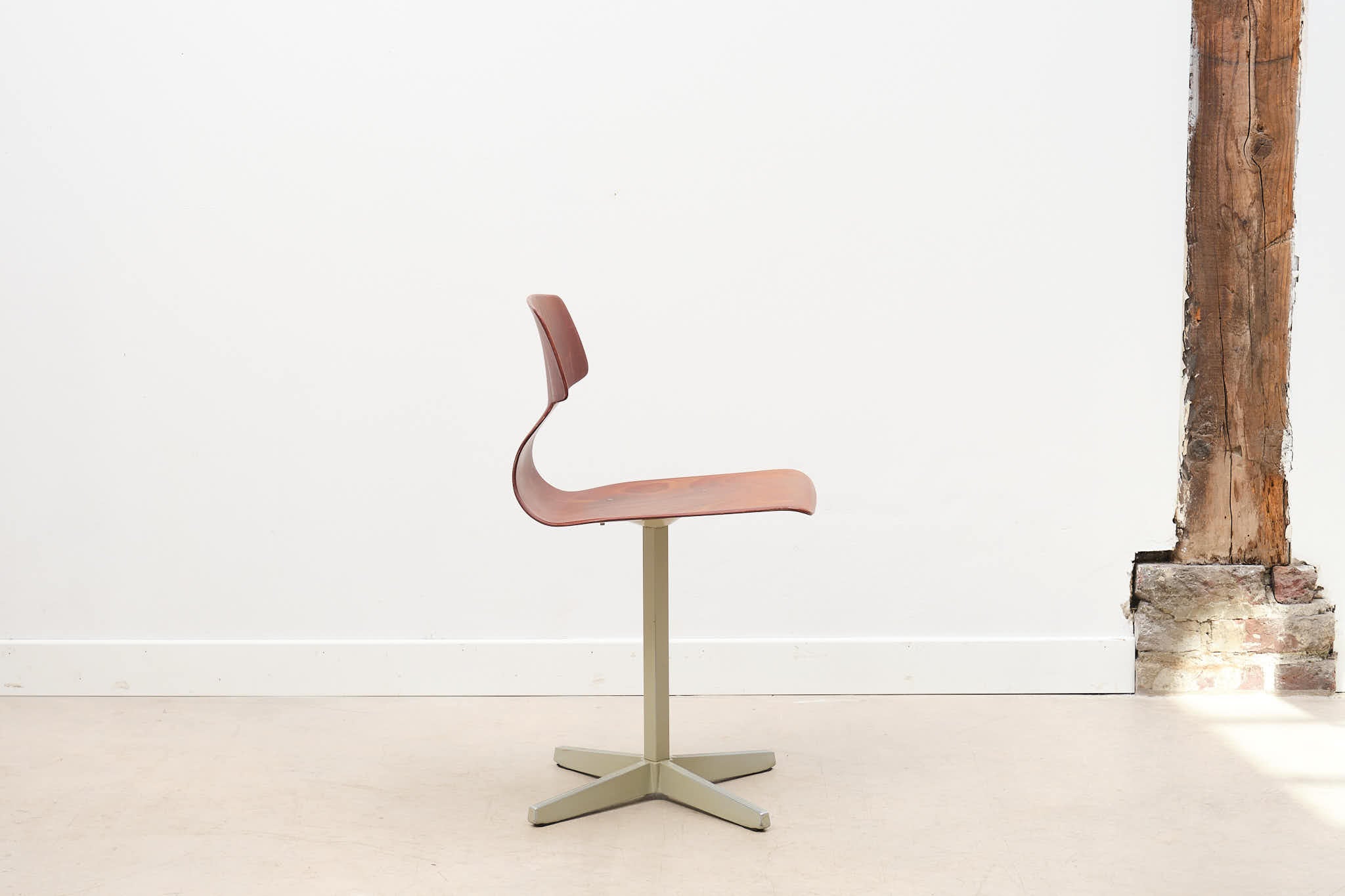 Chaise Galvanitas étoile acajou / beige