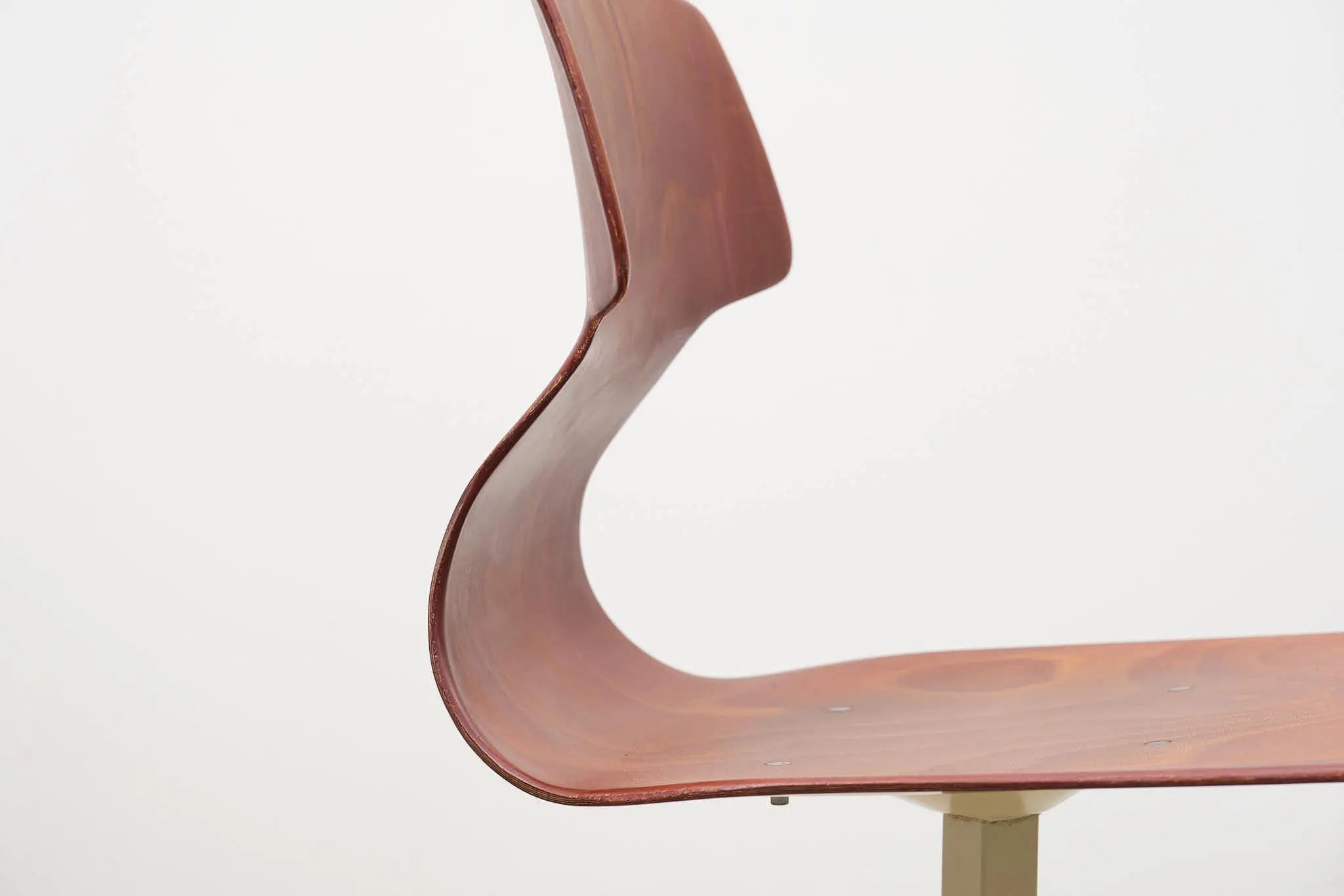 Chaise Galvanitas étoile acajou / beige Cartel de Belleville