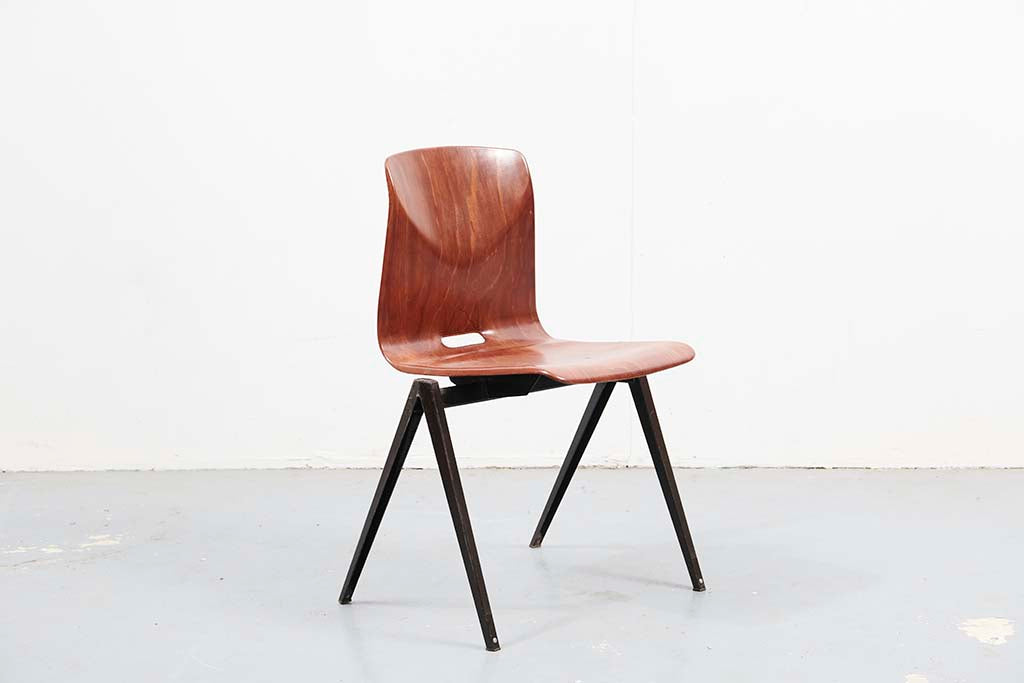 Chaise vintage Galvanitas S22 avec poignée chêne et marron Cartel de Belleville