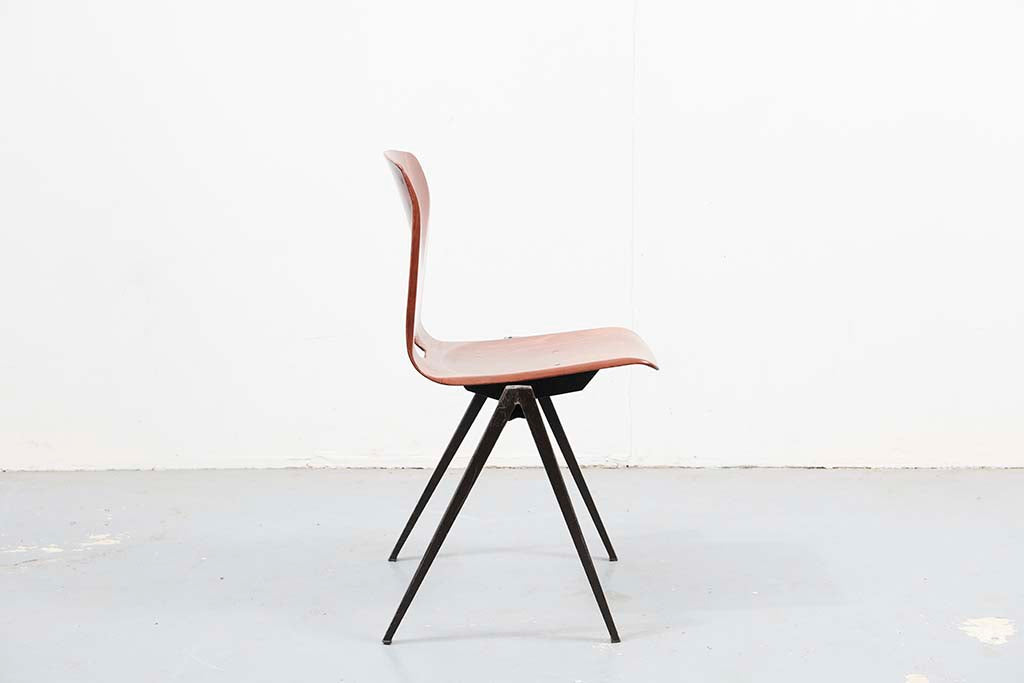 Chaise vintage Galvanitas S22 avec poignée chêne et marron Cartel de Belleville