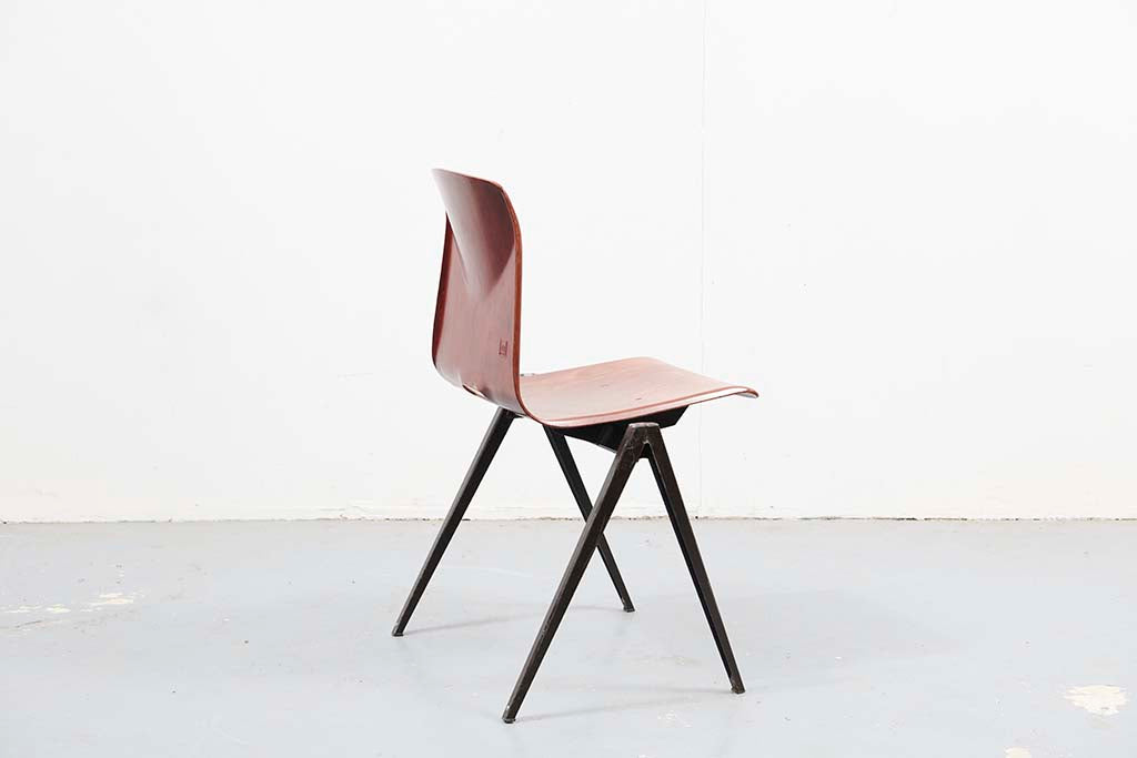 Chaise vintage Galvanitas S22 avec poignée chêne et marron Cartel de Belleville