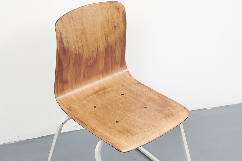 Chaise vintage Galvanitas S23 hêtre et blanc Cartel de Belleville