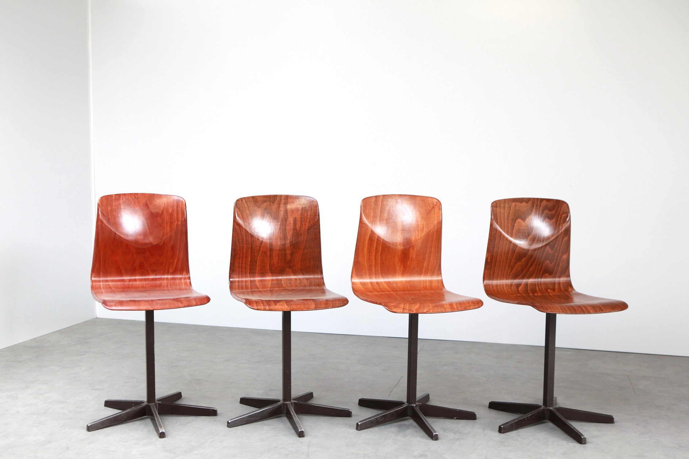 Chaises atelier Galvanitas - Cartel de Belleville mobilier vintage paris