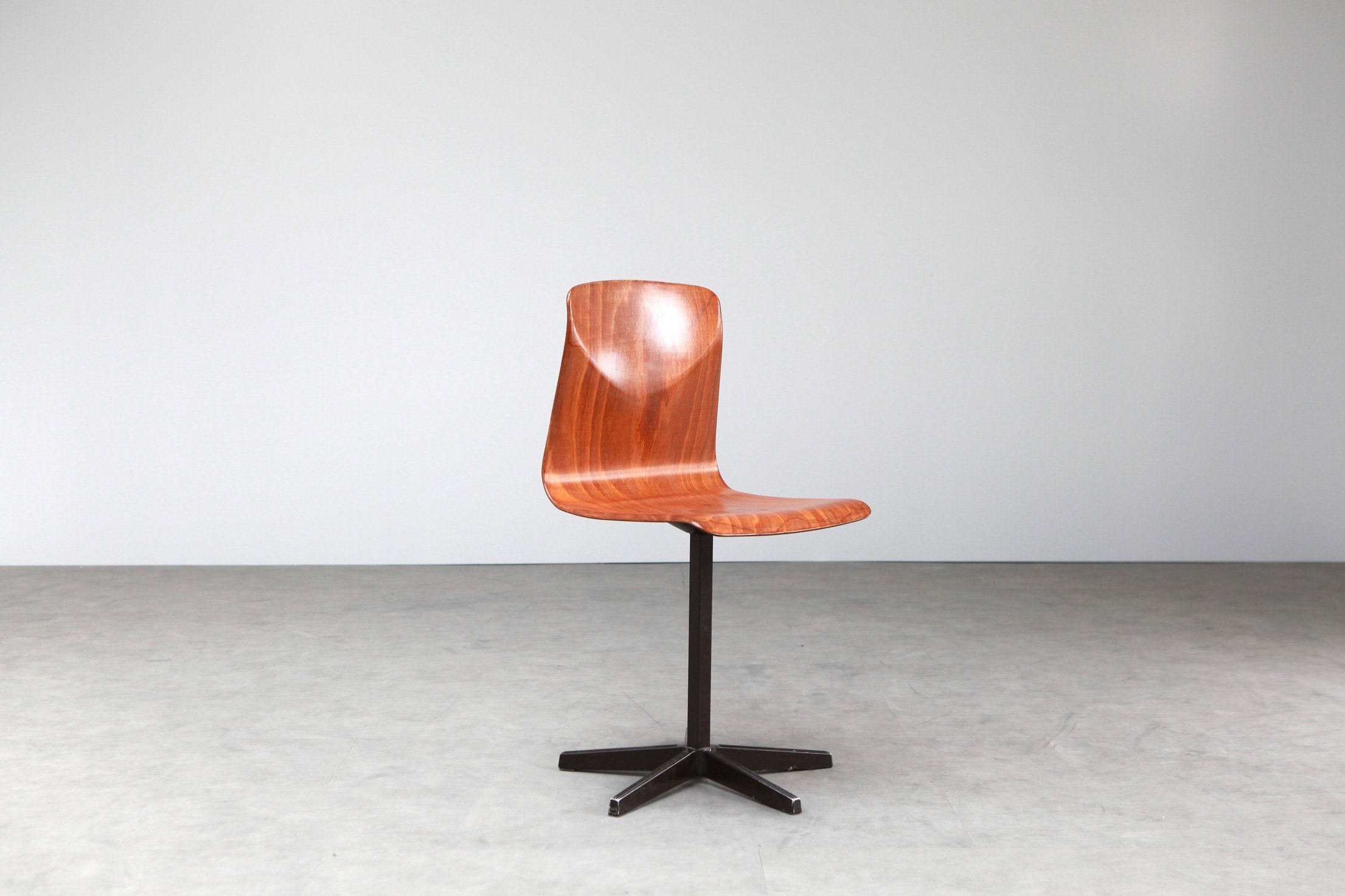 Chaises atelier Galvanitas - Cartel de Belleville mobilier vintage paris