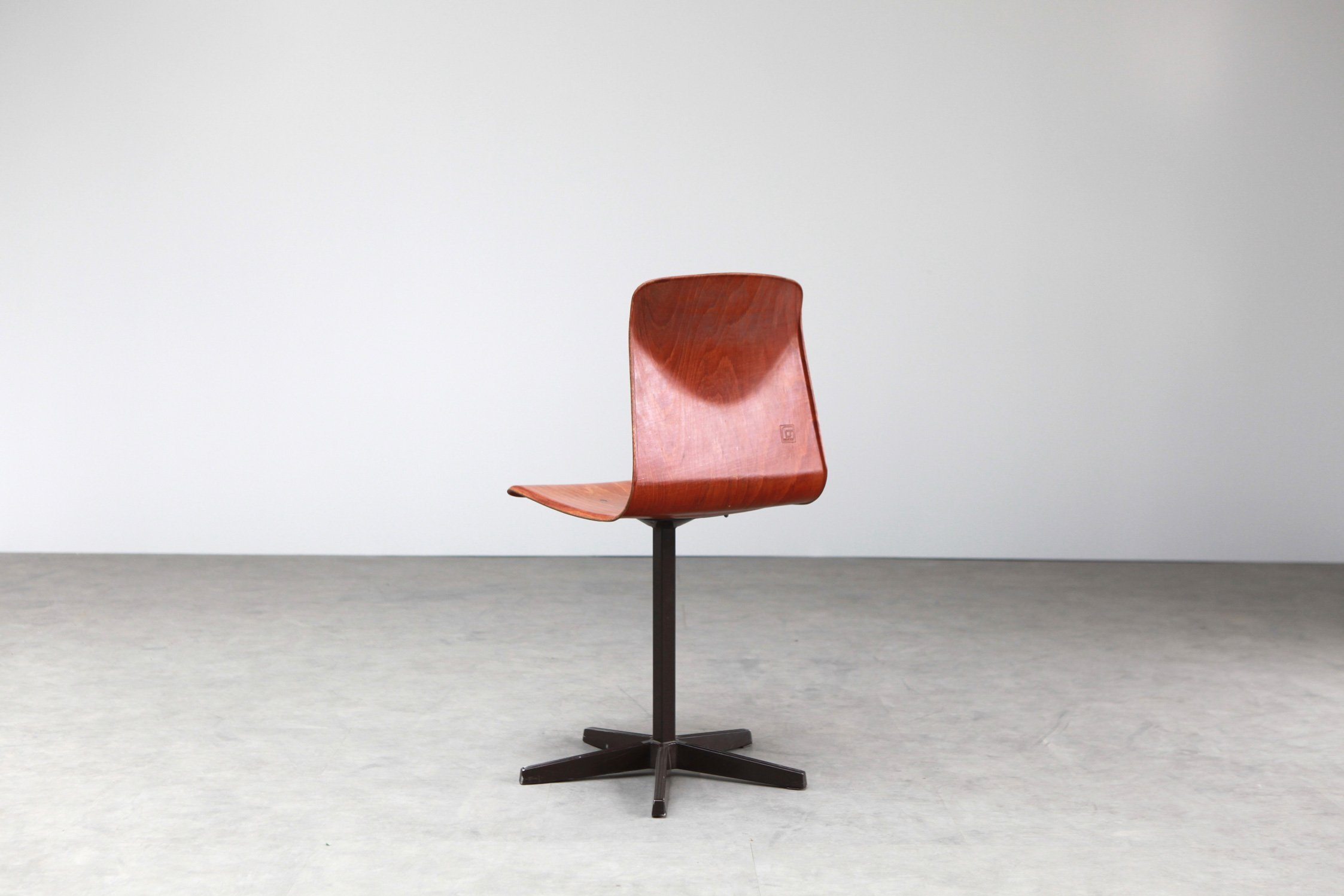 Chaises atelier Galvanitas - Cartel de Belleville mobilier vintage paris