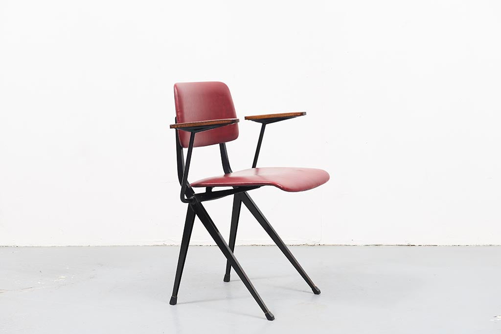 Chaise vintage Marko S202 Spinstoel accoudoirs bordeaux et noir Cartel de Belleville