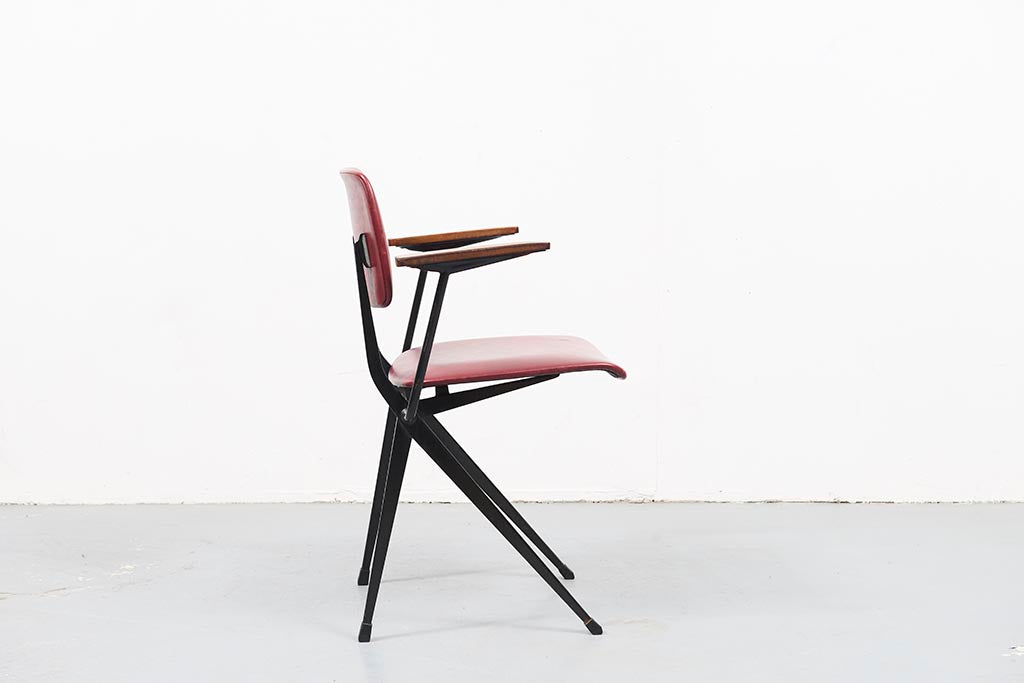 Chaise vintage Marko S202 Spinstoel accoudoirs bordeaux et noir Cartel de Belleville
