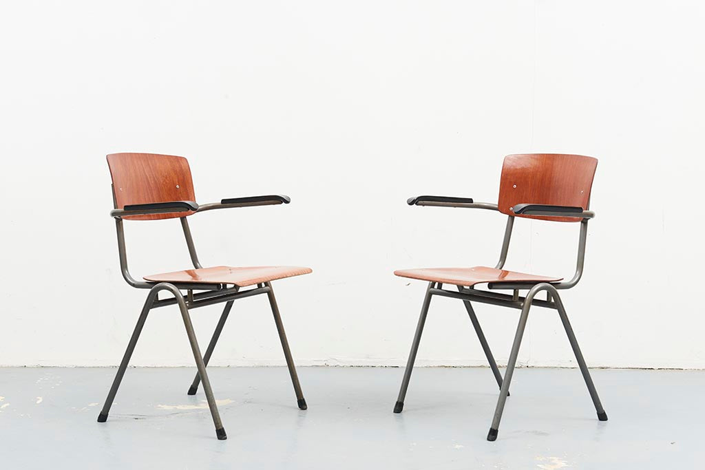 Chaise vintage Pagholz accoudoirs chêne et gris