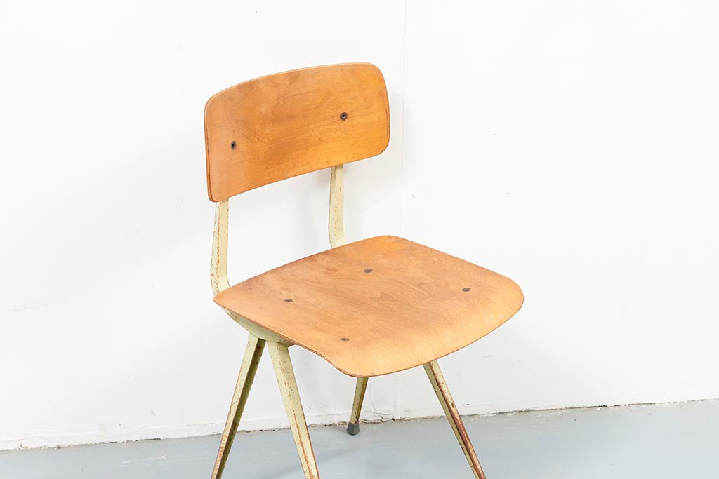 Chaise Friso Kramer Result 1ère édition chêne et jaune Cartel de Belleville