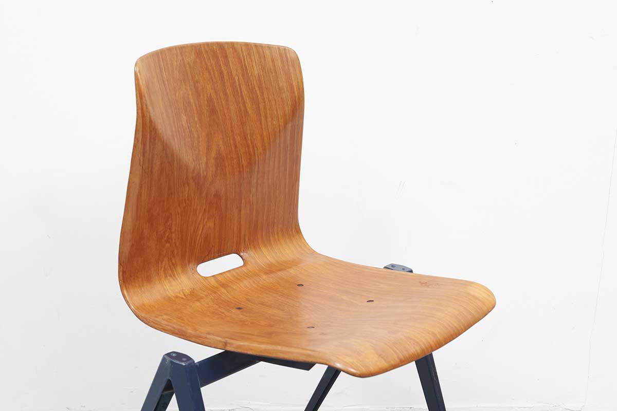 Chaise Galvanitas S22 Chêne / Bleu - Cartel de Belleville mobilier vintage paris