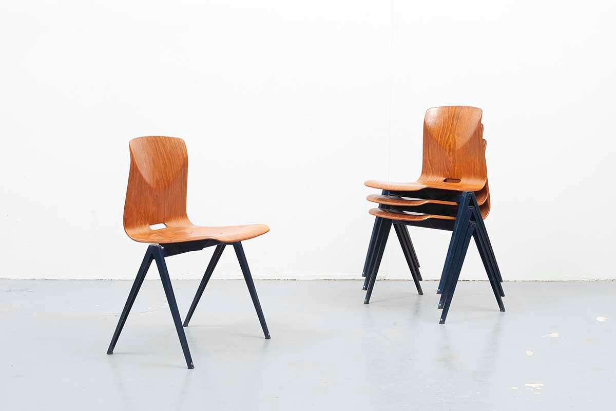 Chaise Galvanitas S22 Chêne / Bleu - Cartel de Belleville mobilier vintage paris