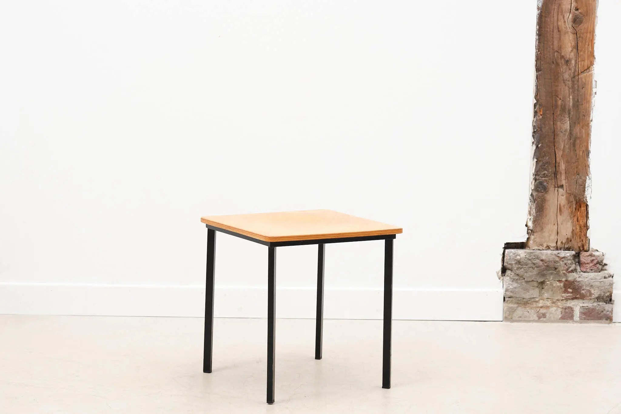 Table d'appoint moderniste Cartel de Belleville