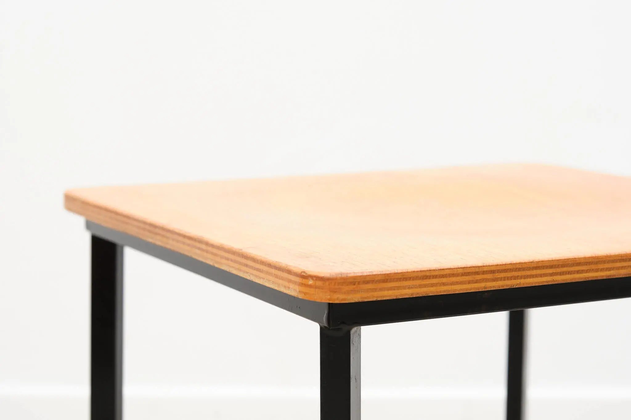 Table d'appoint moderniste Cartel de Belleville