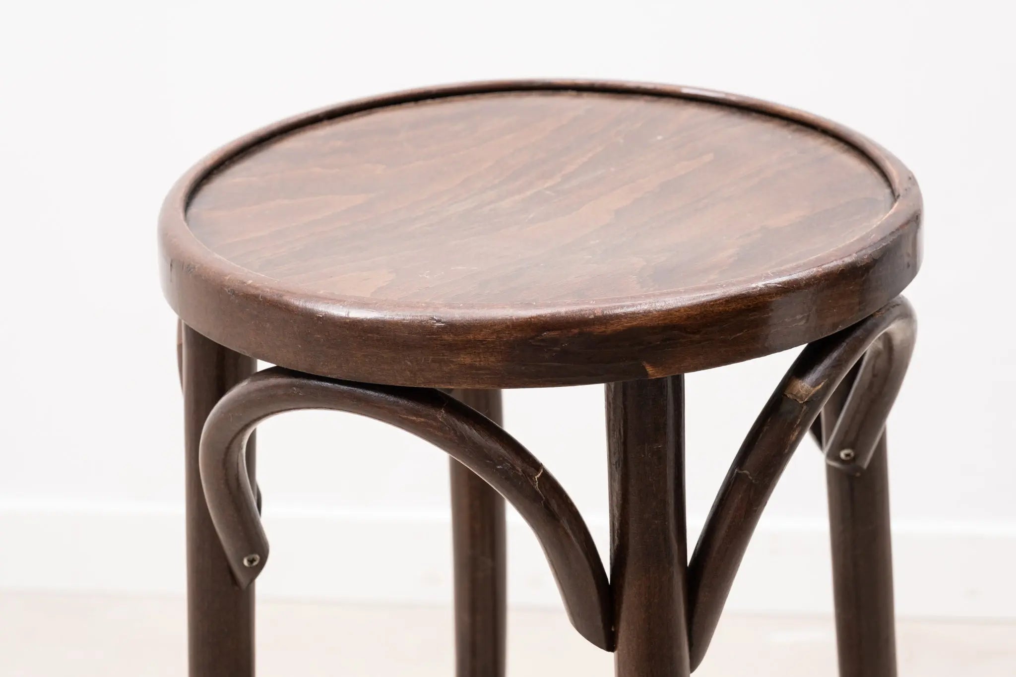 Tabouret haut style Thonet ébène Cartel de Belleville
