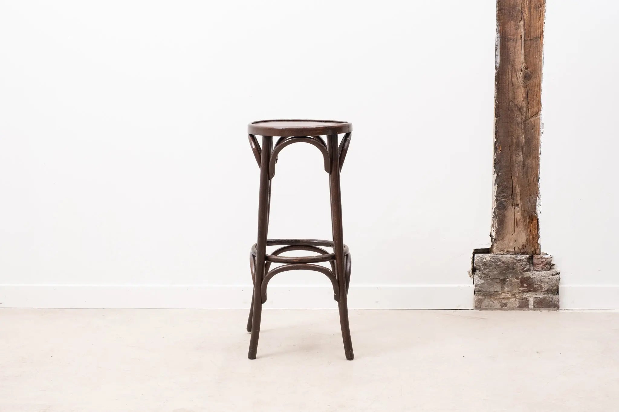 Tabouret haut style Thonet ébène Cartel de Belleville
