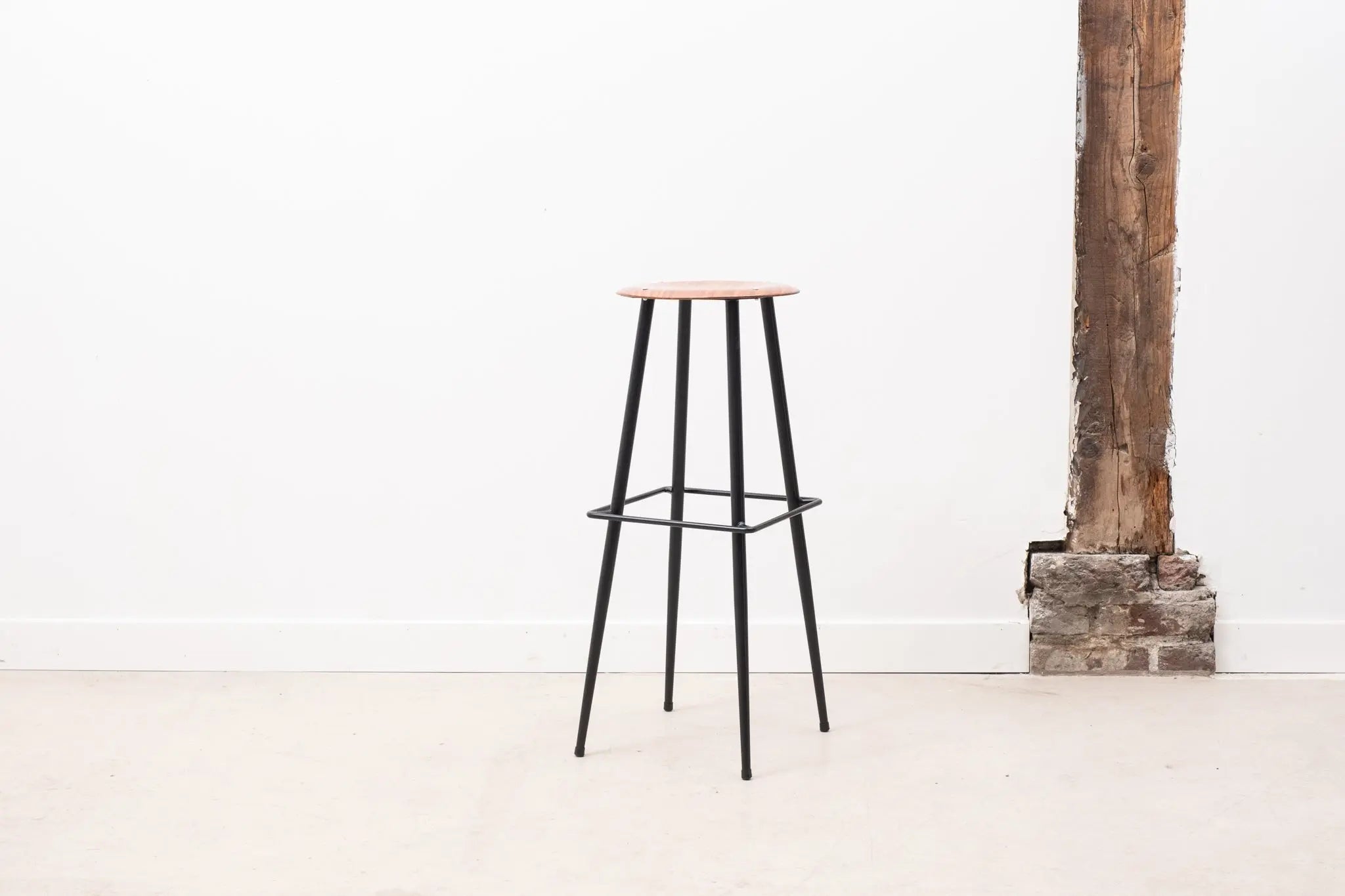 Tabouret de bar à pieds fins en métal Cartel de Belleville